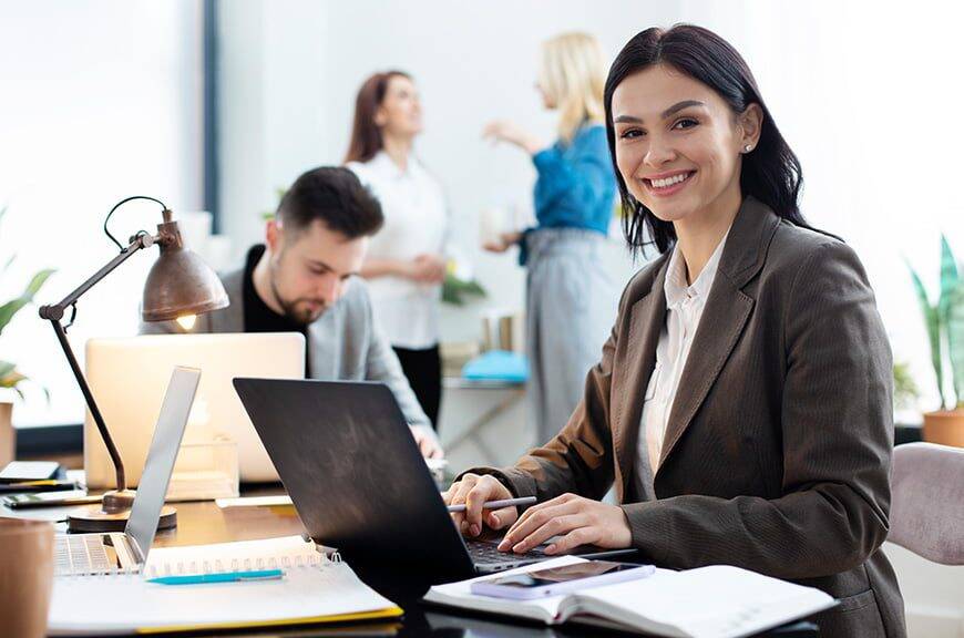 lady-with-laptop